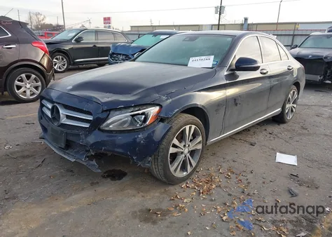 2016 Mercedes-Benz C 300 4Matic z USA, uszkodzony, nr VIN 55SWF4KB3GU139063